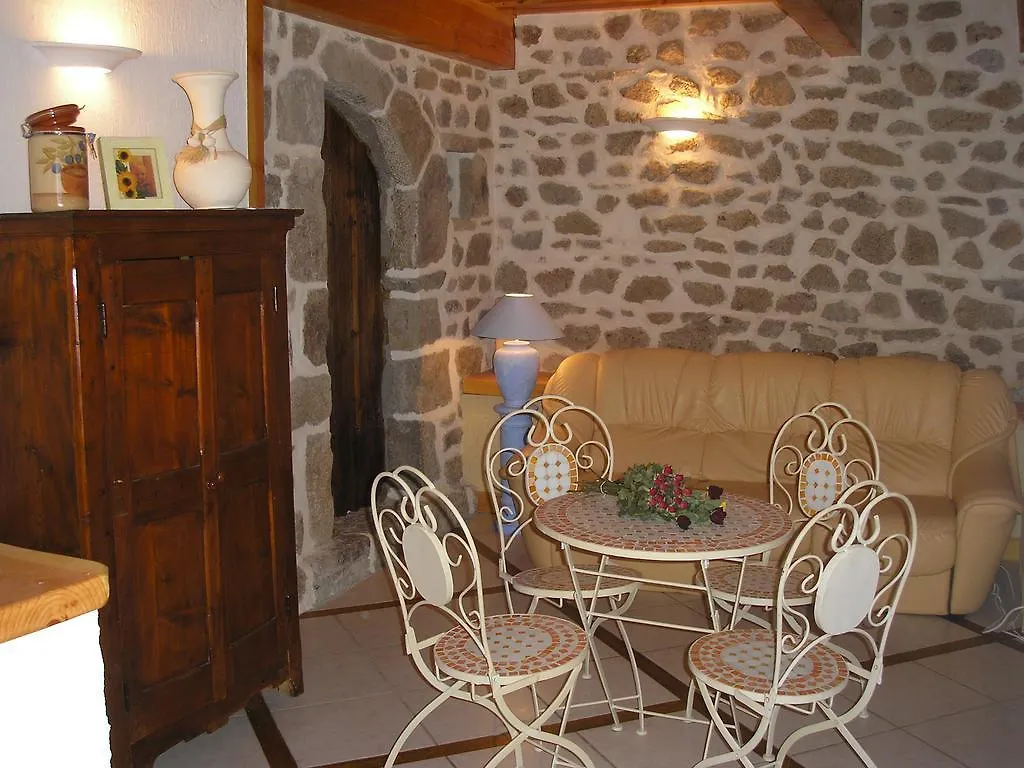 Chambre D'Hotes Myrtille Usson-en-Forez 3*,